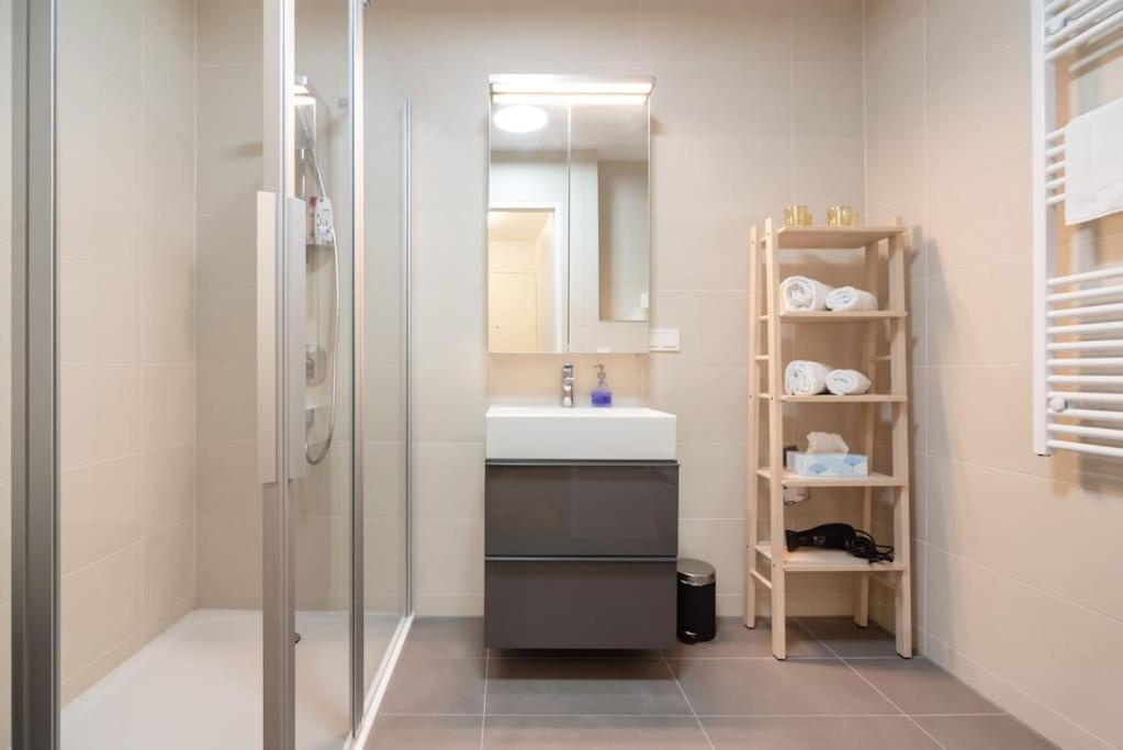 Hoch Hinaus, Neu Und Stilvoll Mit Pool Am Dach Apartment