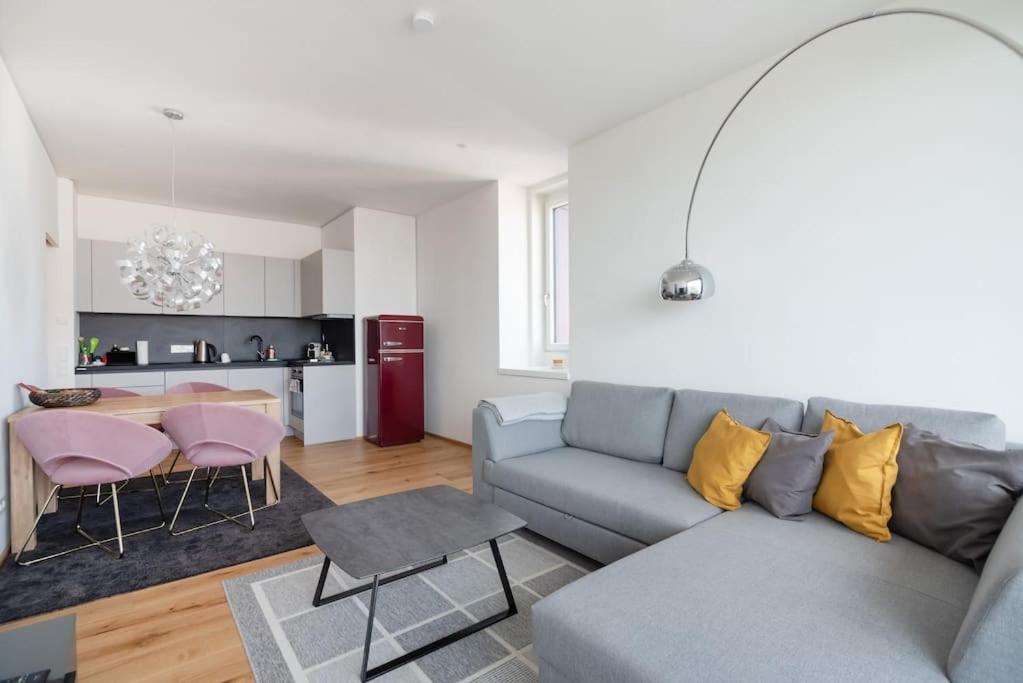 Apartment Hoch Hinaus, Neu Und Stilvoll Mit Pool Am Dach Vienna