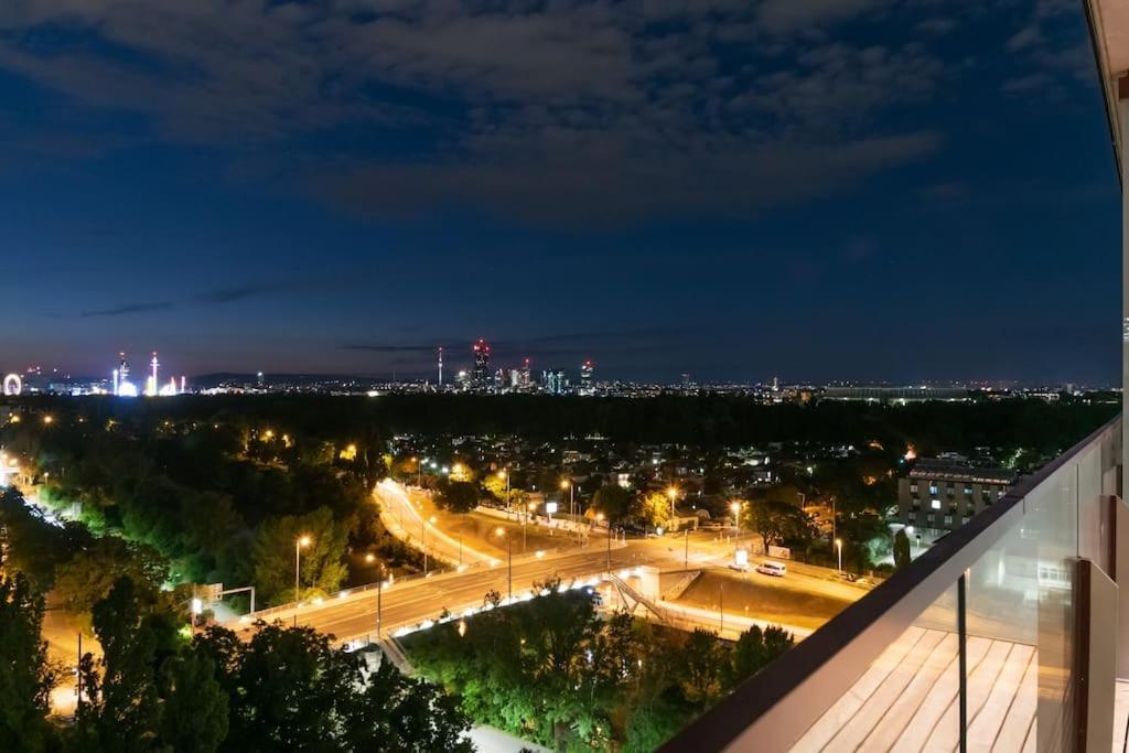 Hoch Hinaus, Neu Und Stilvoll Mit Pool Am Dach Vienna