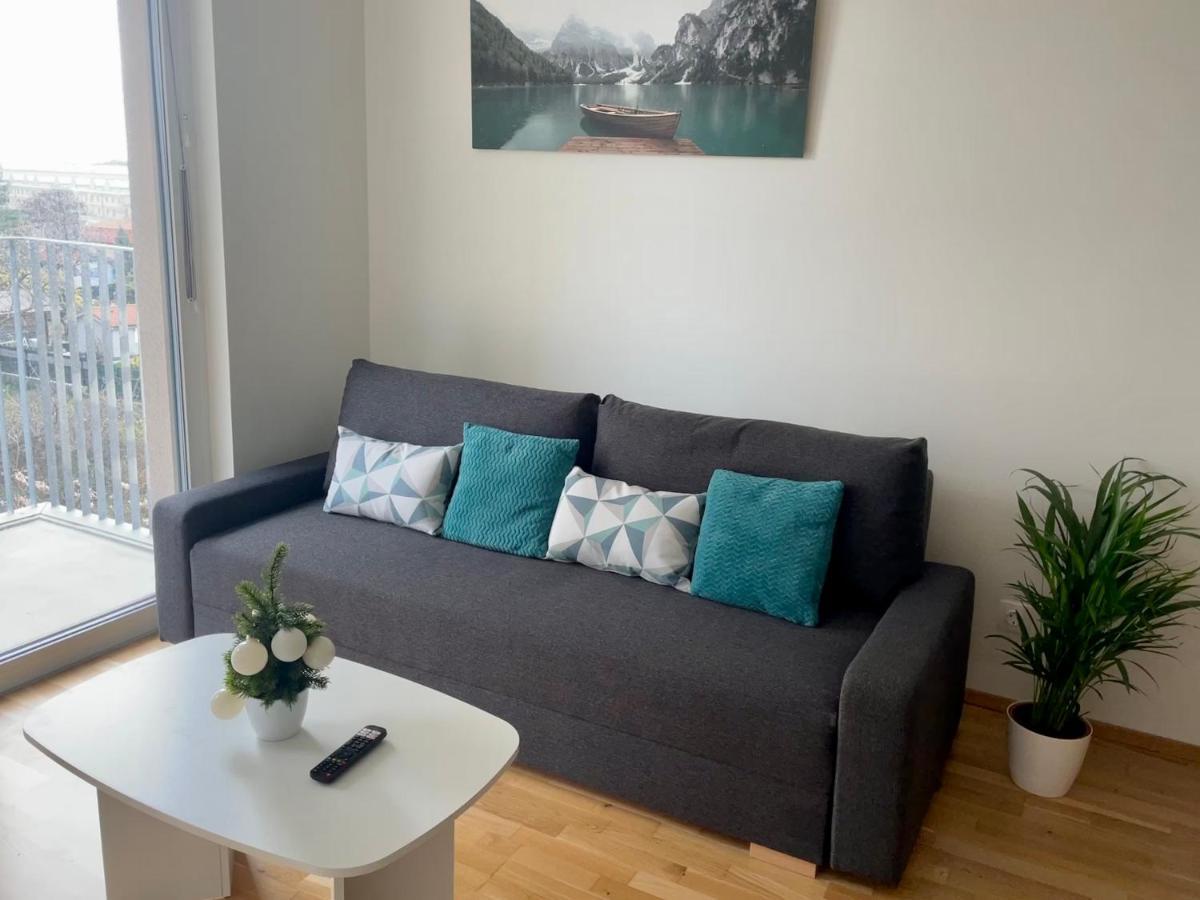 Apartment 55 M2 Stylish With Balcony & Parking *