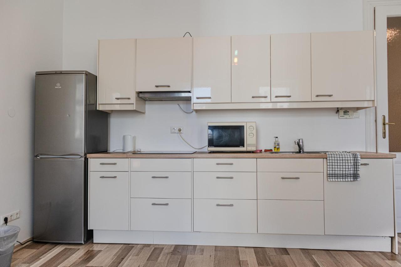 Bright & Stylish, 2 Neighboring - 4brs Vienna