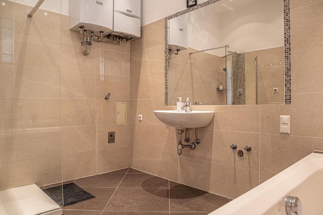 Bright & Stylish, 2 Neighboring - 4brs Vienna