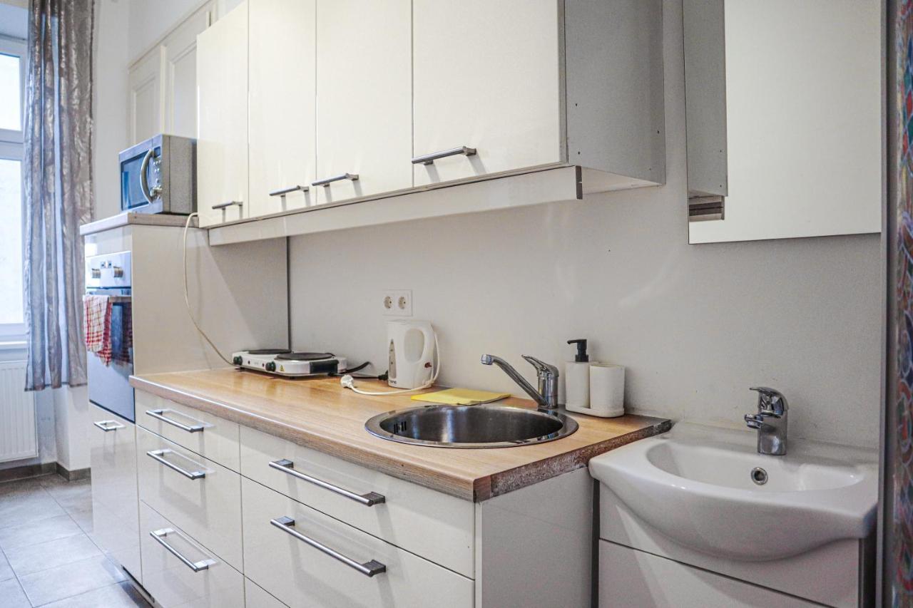Bright & Stylish, 2 Neighboring - 4brs Apartment