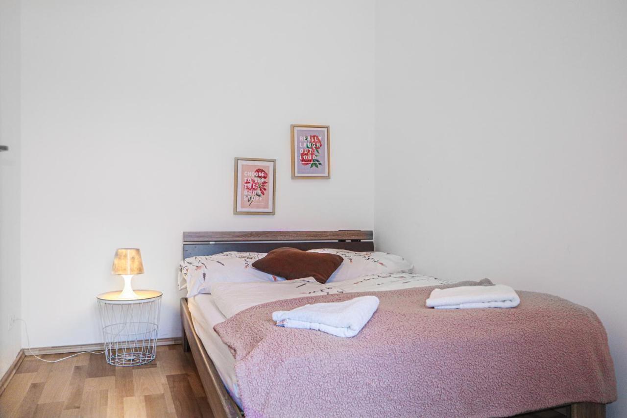Bright & Stylish, 2 Neighboring - 4brs Apartment