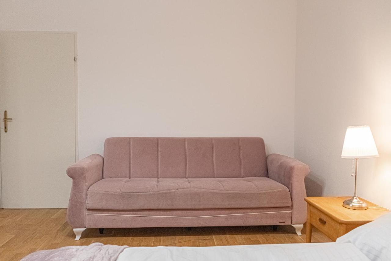 Apartment Pleasing 2br Apt.-perfect For Longstays *