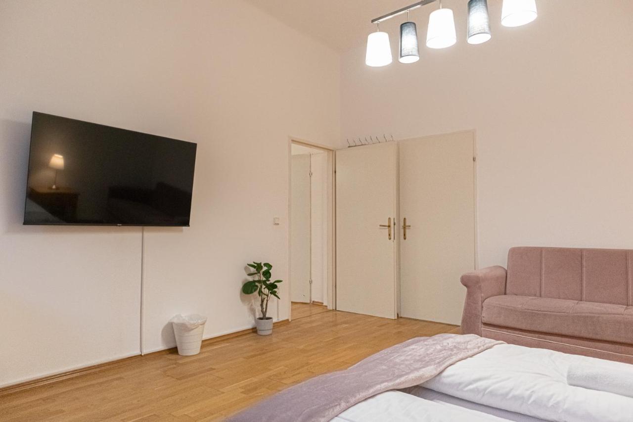 Apartment Pleasing 2br Apt.-perfect For Longstays *