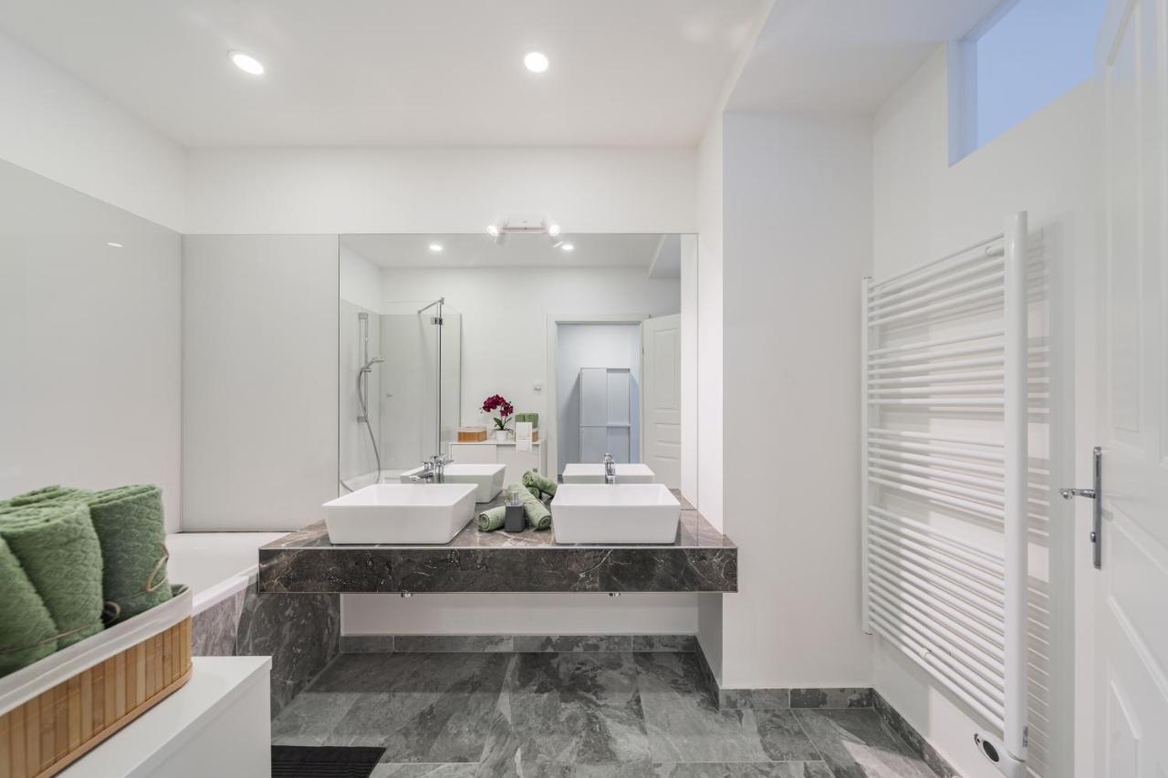 Business With Air Condition Apartment *