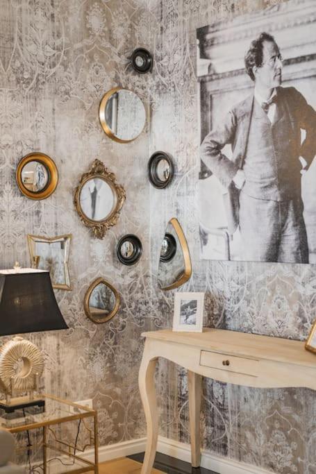 Vivid City Gem - A Reminiscence Of Gustav Mahler Apartment *