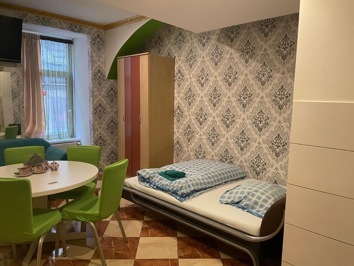 Viktoria Hostel *