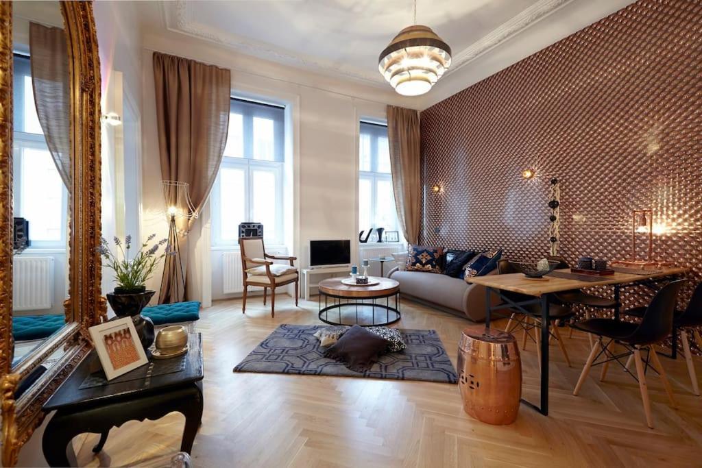 Modern Viennese Mid-century Apartment