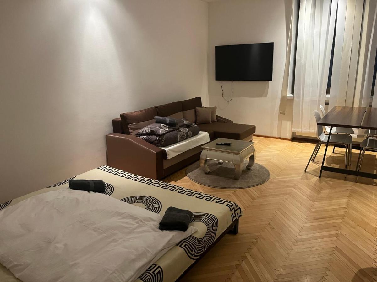 Apartment Default 1010