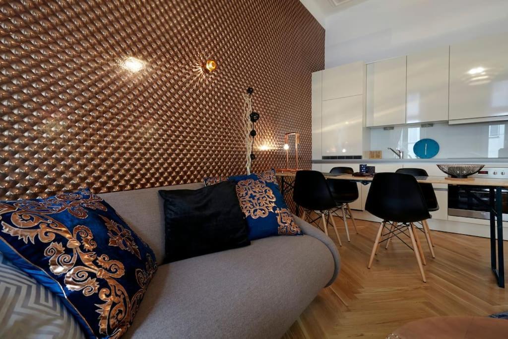 Modern Viennese Mid-century *