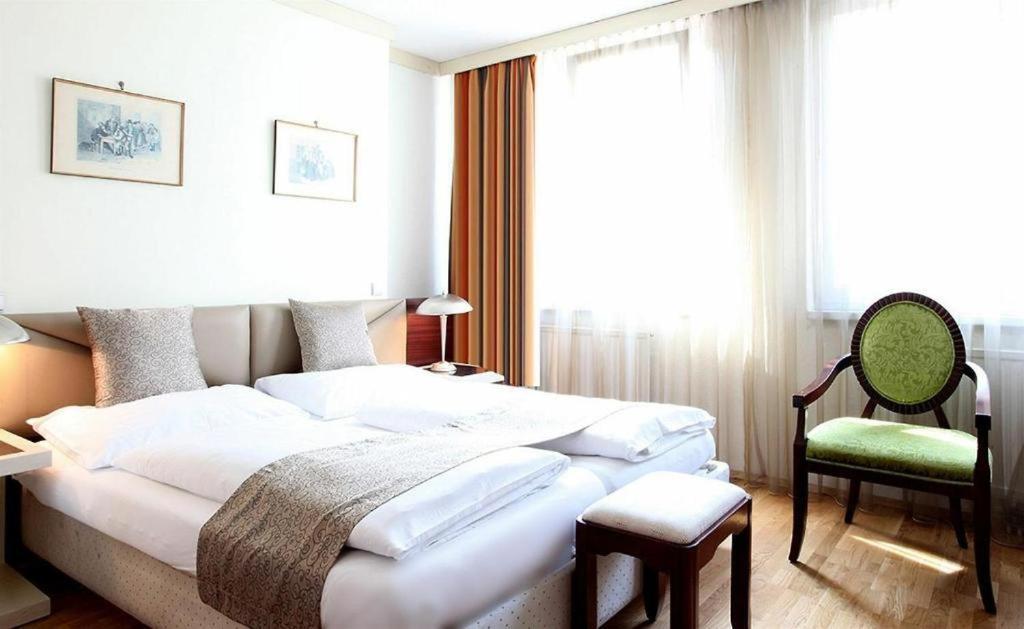 Hotel Attache L Contactless Check-in