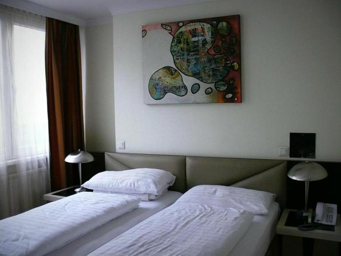 Attache L Contactless Check-in Hotel
