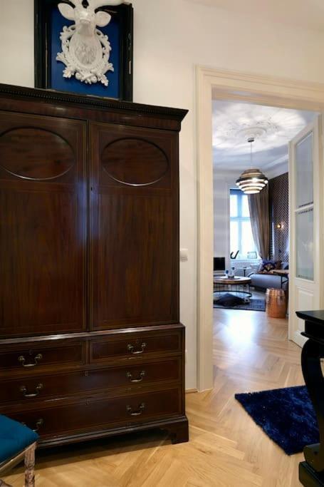 Modern Viennese Mid-century