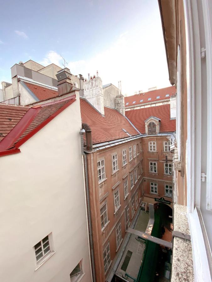 High In At Stephansplatz Apartment