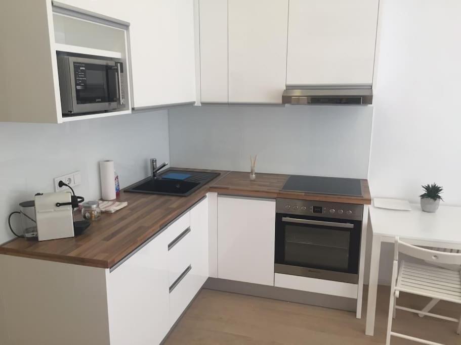 Apartment New - 10 Min Downtown *