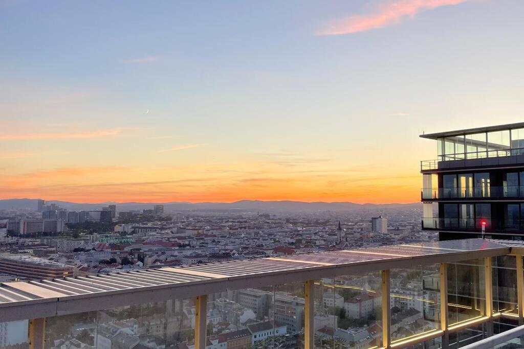 The High-rise With Pool Apartment Wien