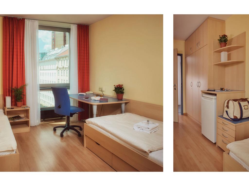 Hostel Strawberry *