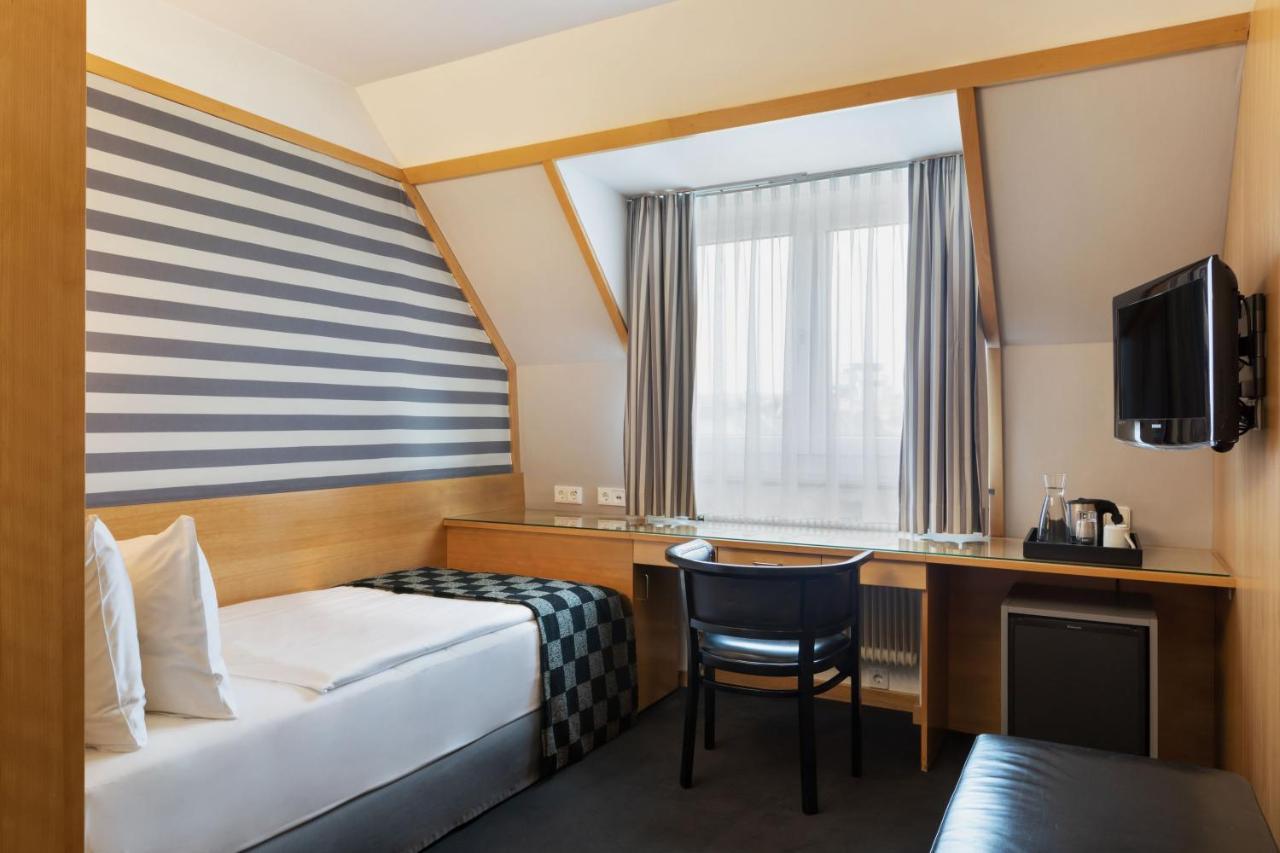 By Ihg Hotel