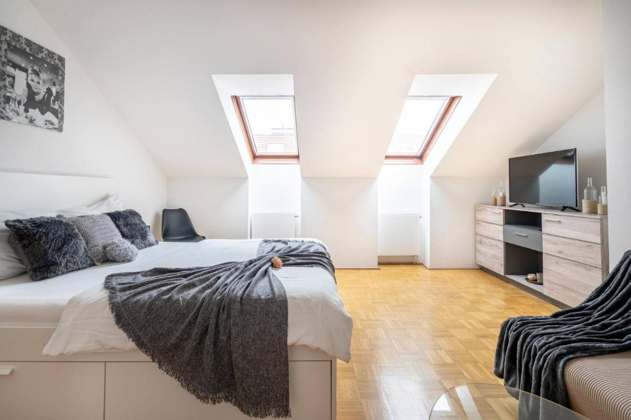 Yeshello Station Apartment