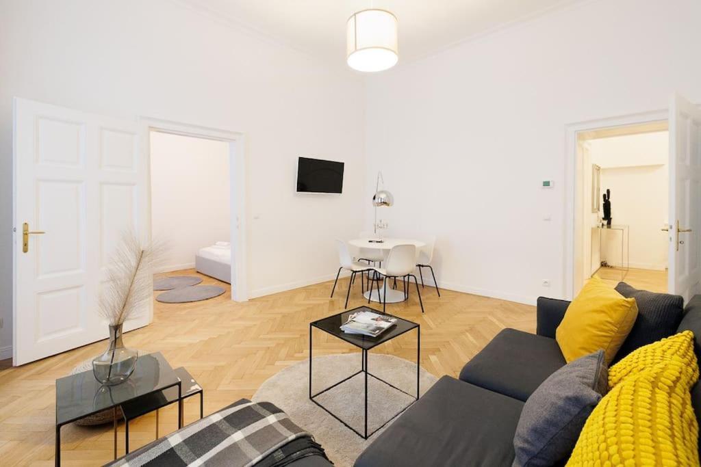 Franz 21 - Typical Viennese In The Heart Of Apartment