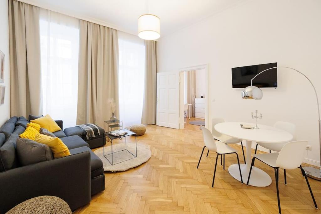 Franz 21 - Typical Viennese In The Heart Of Apartment *