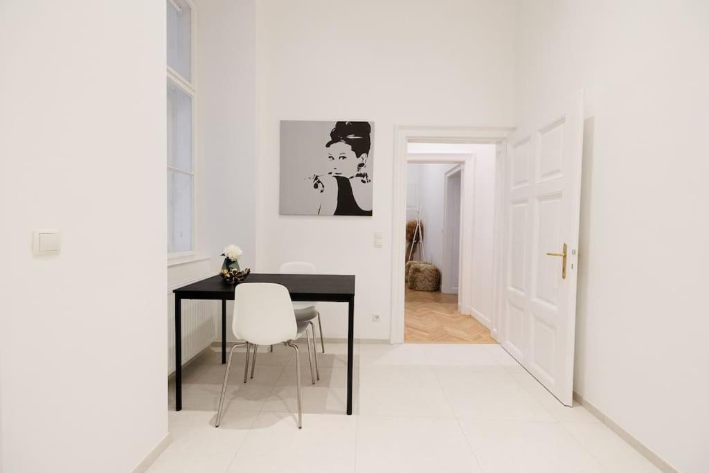 Franz 21 - Typical Viennese In The Heart Of Apartment *