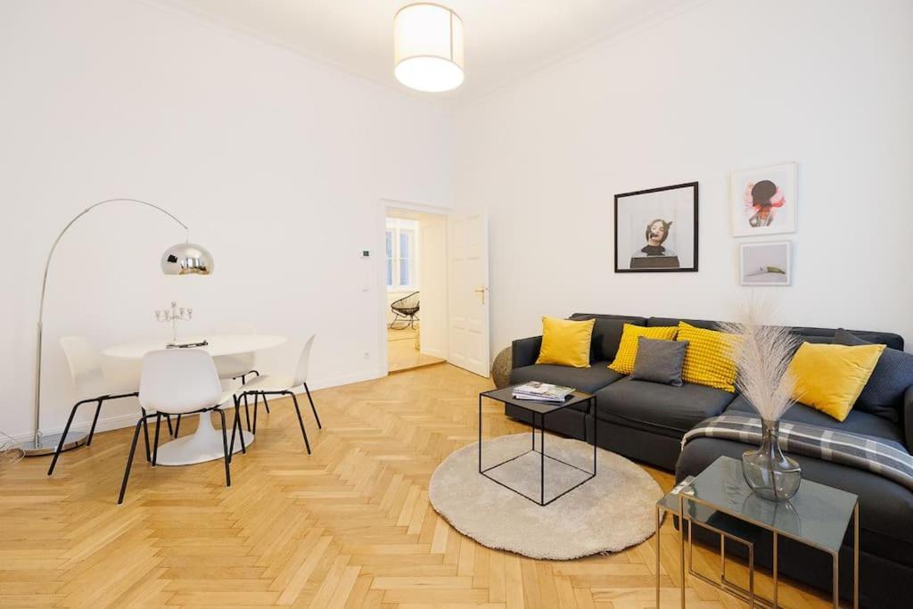 Franz 21 - Typical Viennese In The Heart Of * Wien