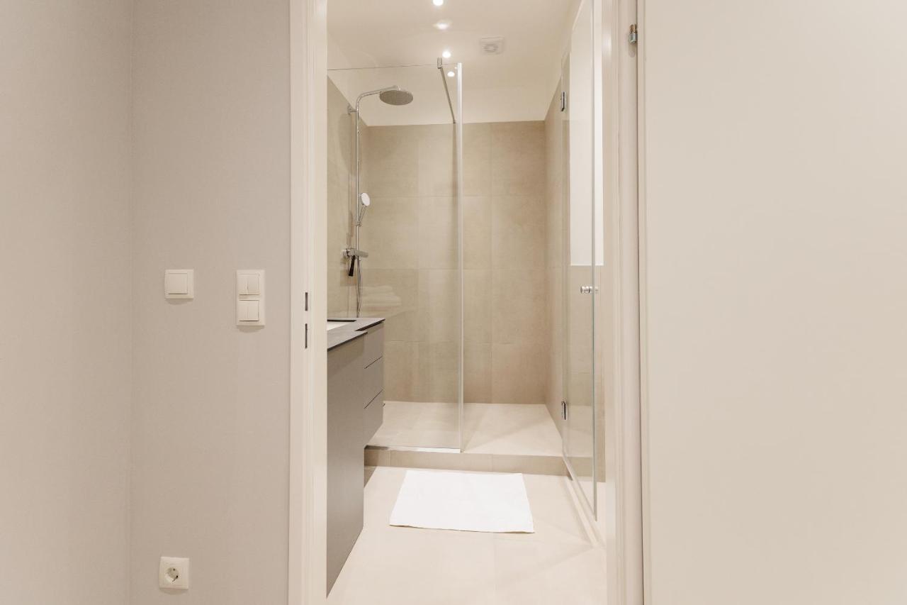 Crown 6 * Vienna