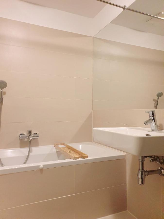 Near Lake Two Bedroom Duplex Apartamento *