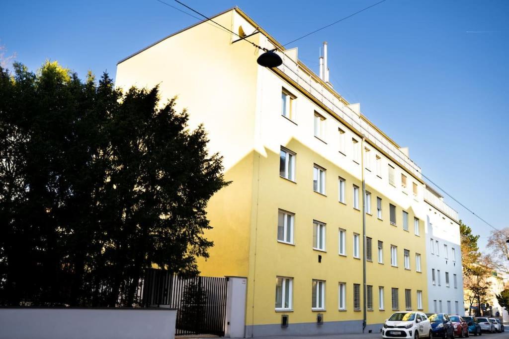 Apartment Comfortable 2br Apt With Parking, Wi-fi Near Center, Wein, Austria *
