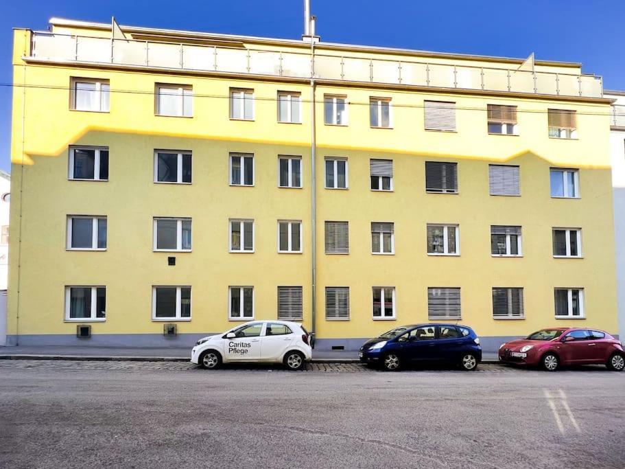 Comfortable 2br Apt With Parking, Wi-fi Near Center, Wein, Austria Vienna
