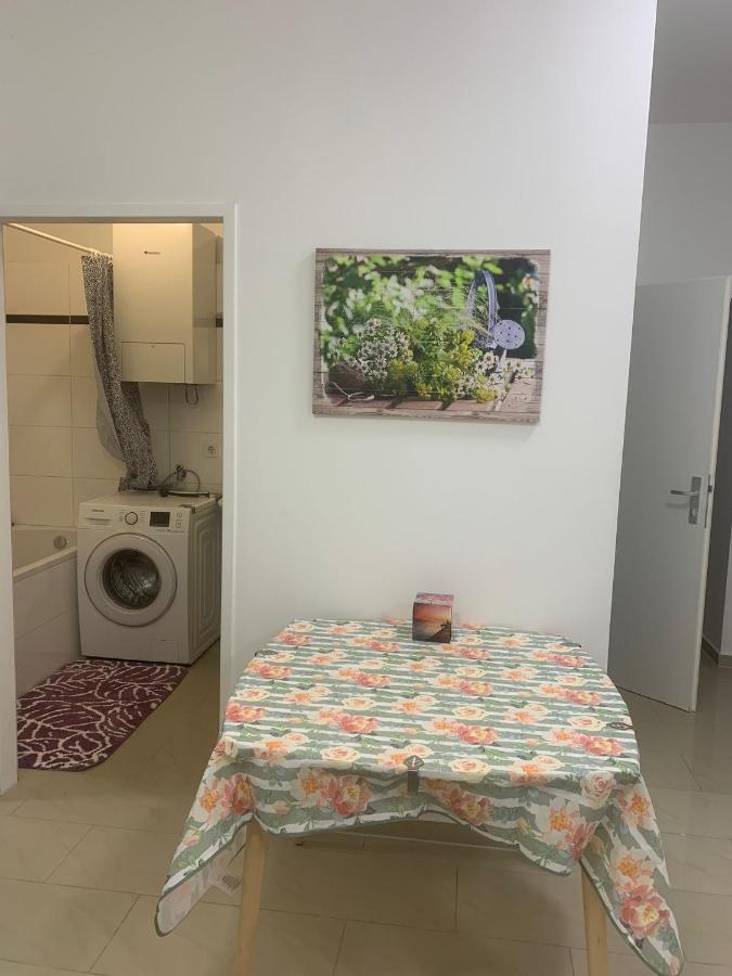 Super Location Train Metro Bahnhof Meidling Single Apartment