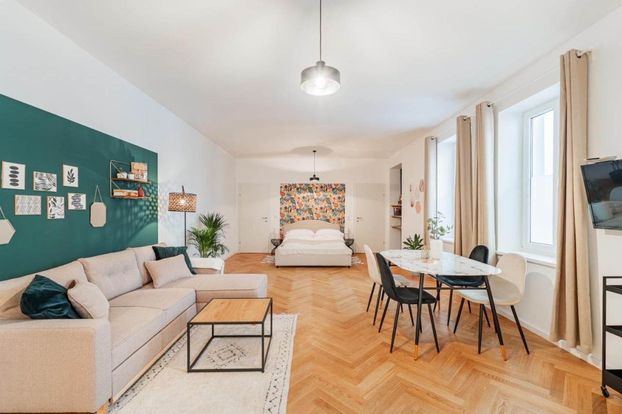 The 15's Apartment *
