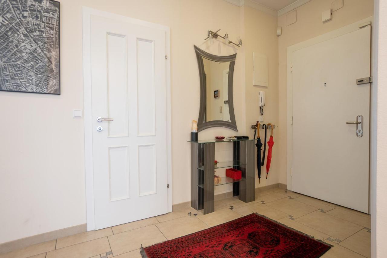 Apartment With A Balcony - 15 Min To City Center *