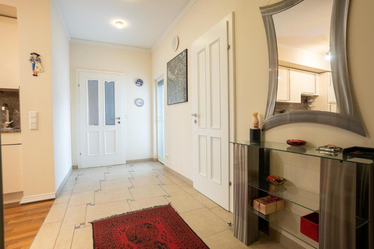 With A Balcony - 15 Min To City Center Apartment *