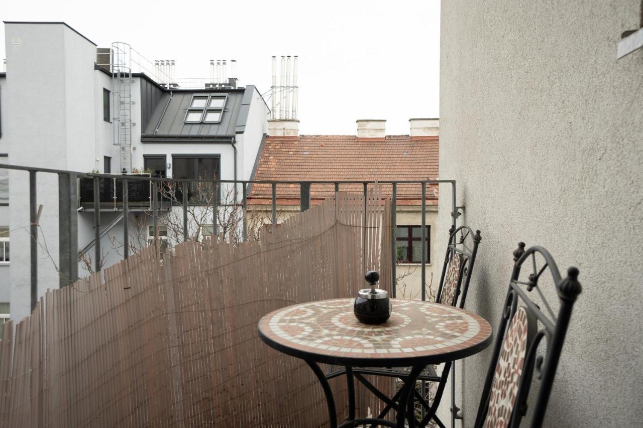 With A Balcony - 15 Min To City Center Apartment Wien