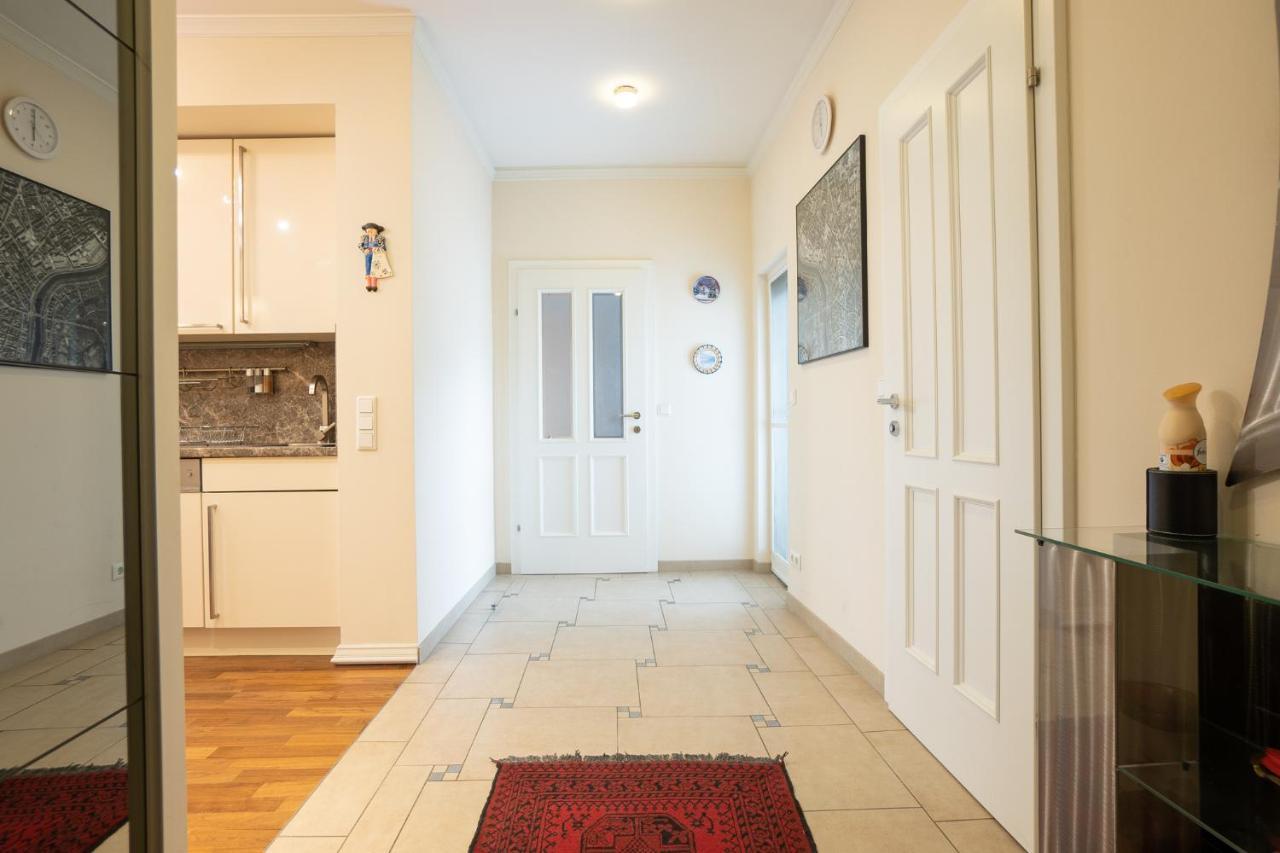 With A Balcony - 15 Min To City Center Apartment *