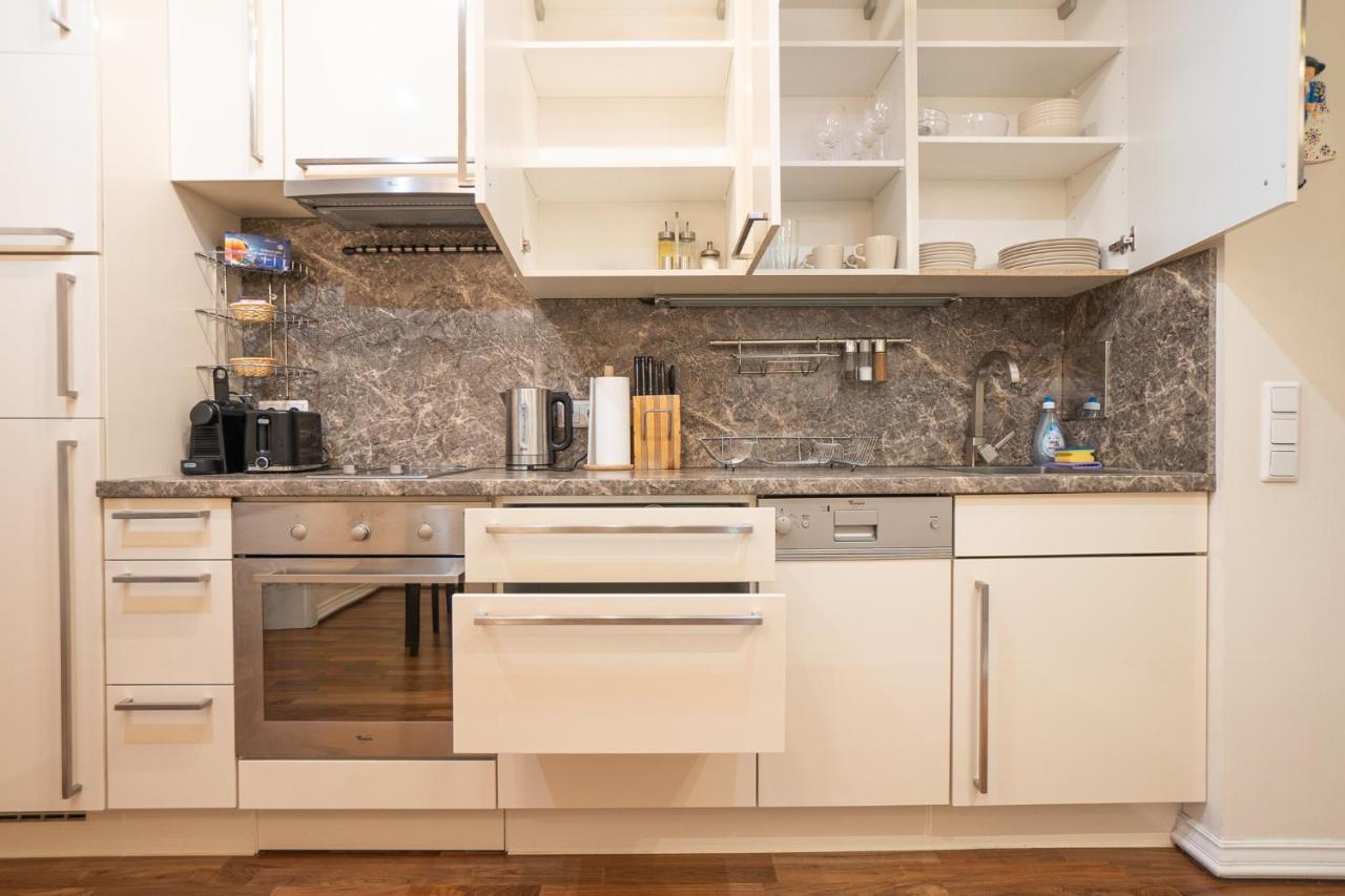 With A Balcony - 15 Min To City Center Apartment *