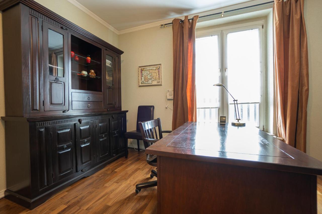 With A Balcony - 15 Min To City Center *