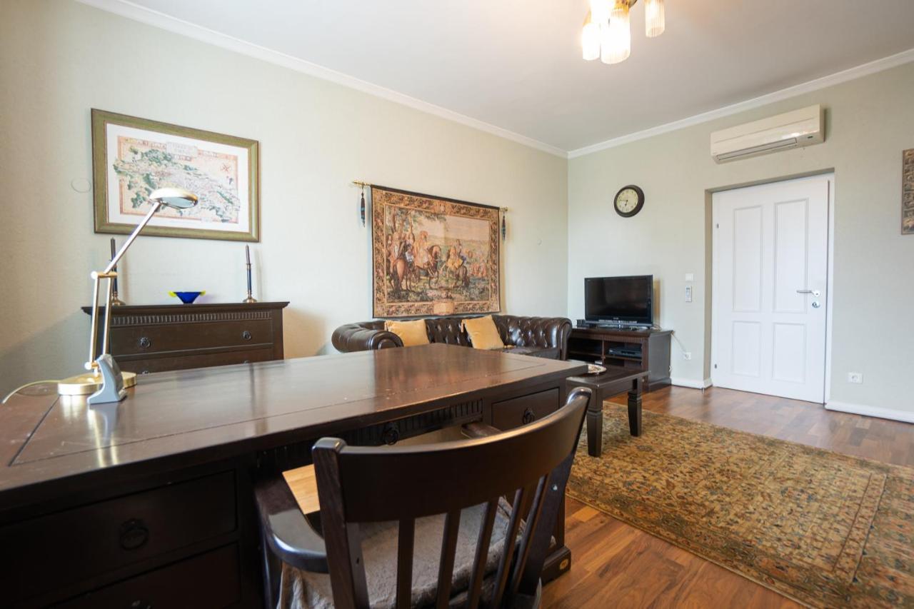 With A Balcony - 15 Min To City Center Apartment *