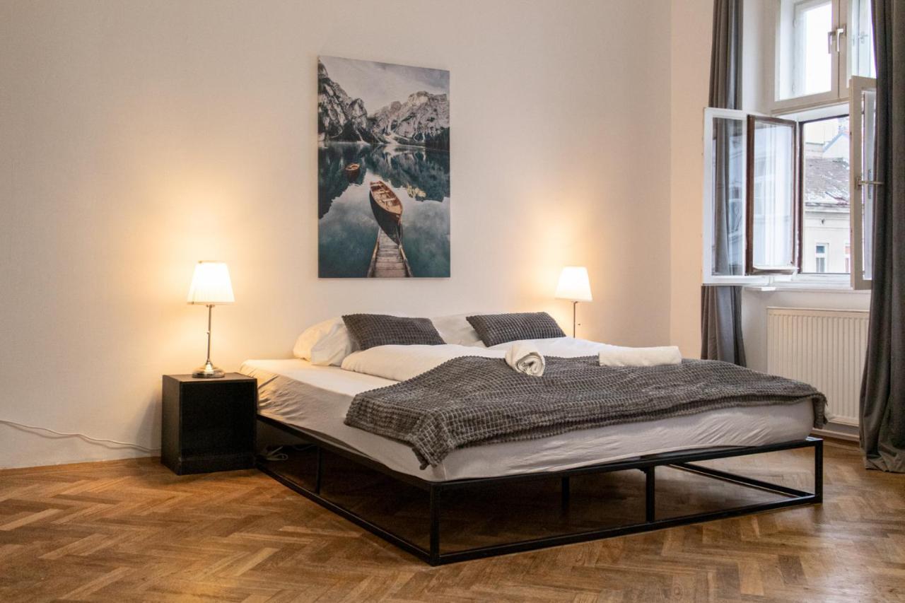 Spacious 2br Apt.-near Wiener Stadthalle Apartamento *