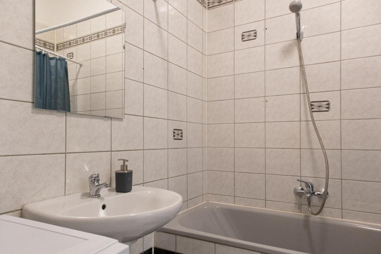 Spacious 2br Apt.-near Wiener Stadthalle Viena