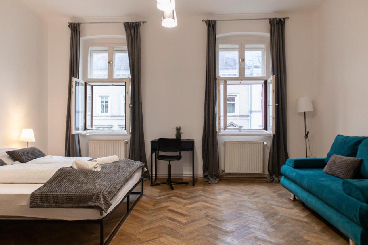 Spacious 2br Apt.-near Wiener Stadthalle Apartamento Viena