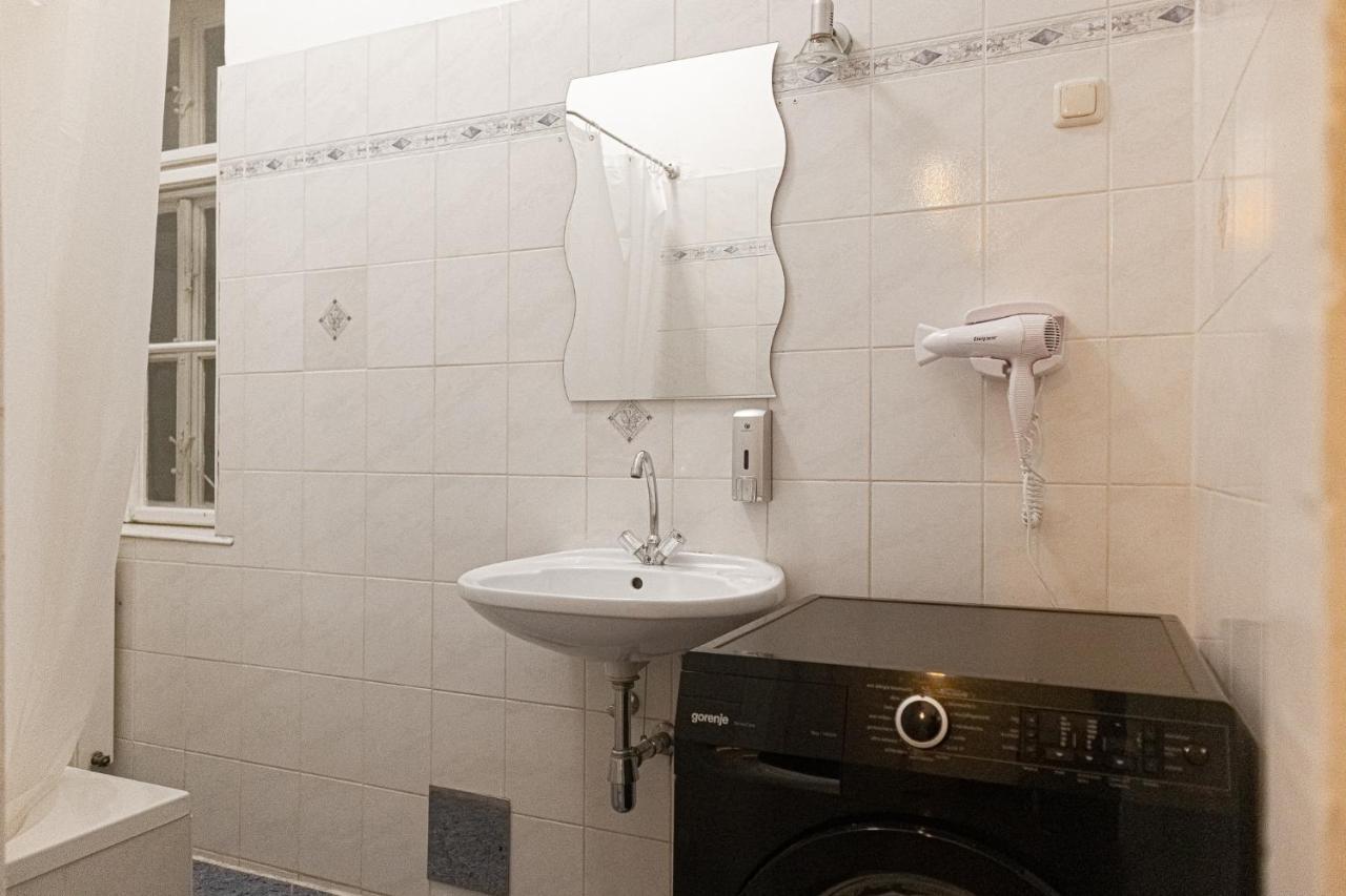 Vibrant 3br Near Akh Hospital - Perfect For Groups Appartamento