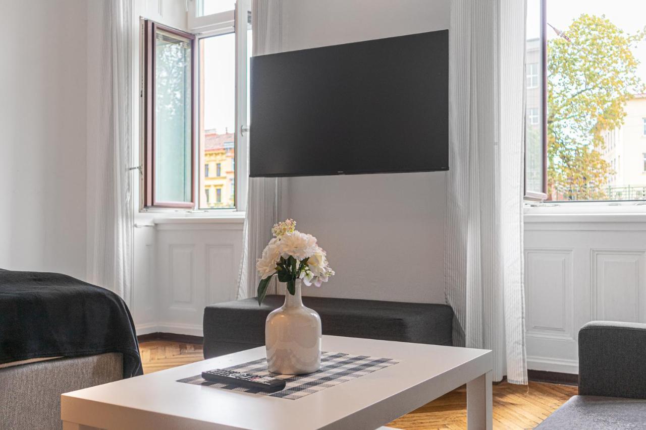 Vibrant 3br Near Akh Hospital - Perfect For Groups Appartamento