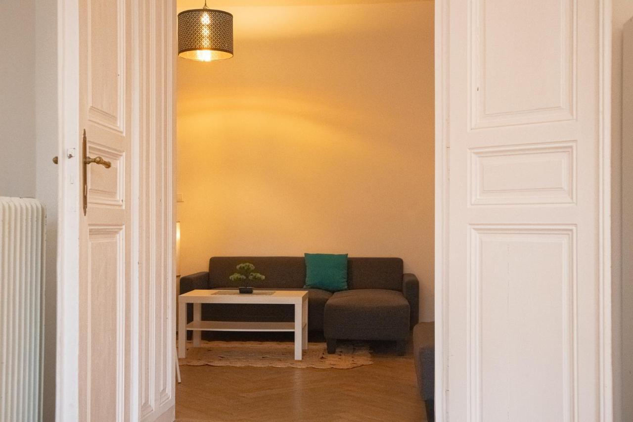 Vibrant 3br Near Akh Hospital - Perfect For Groups * Vienna