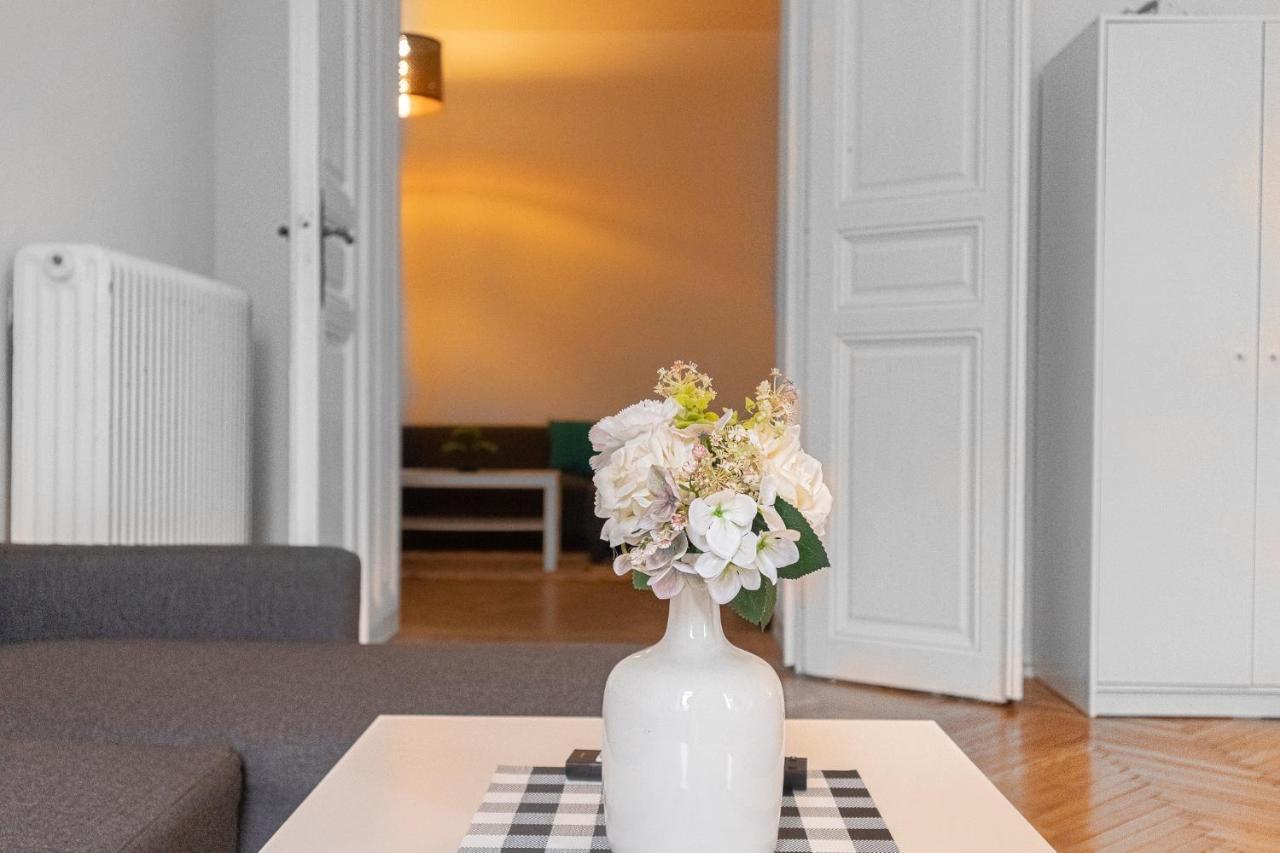 Vibrant 3br Near Akh Hospital - Perfect For Groups * Vienna