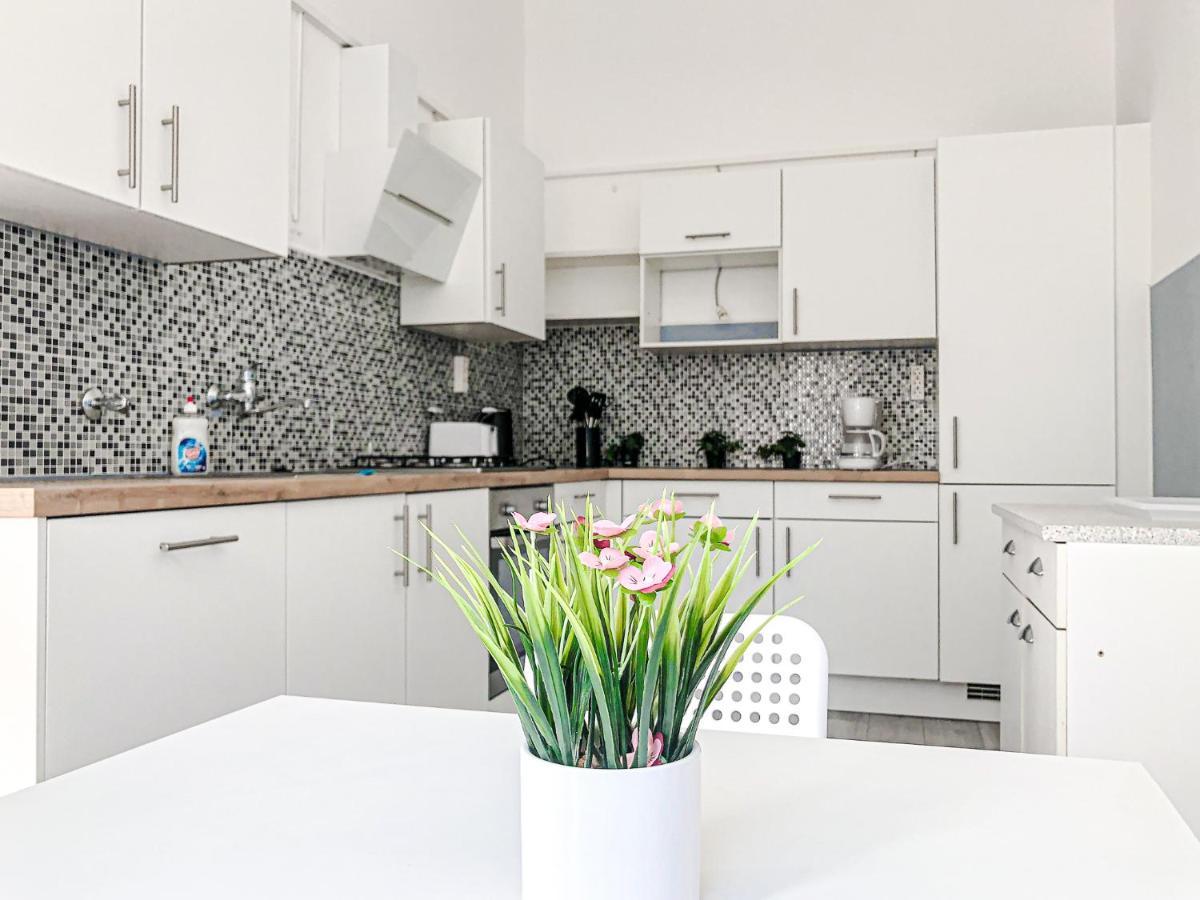 Vibrant 3br Near Akh Hospital - Perfect For Groups Appartamento Vienna